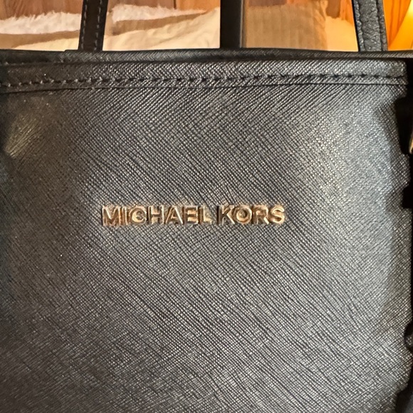 Michael Kors Jet Set Black Leather Tote Bag w/ Gold Logo Charm🌸 - Picture 2 of 11